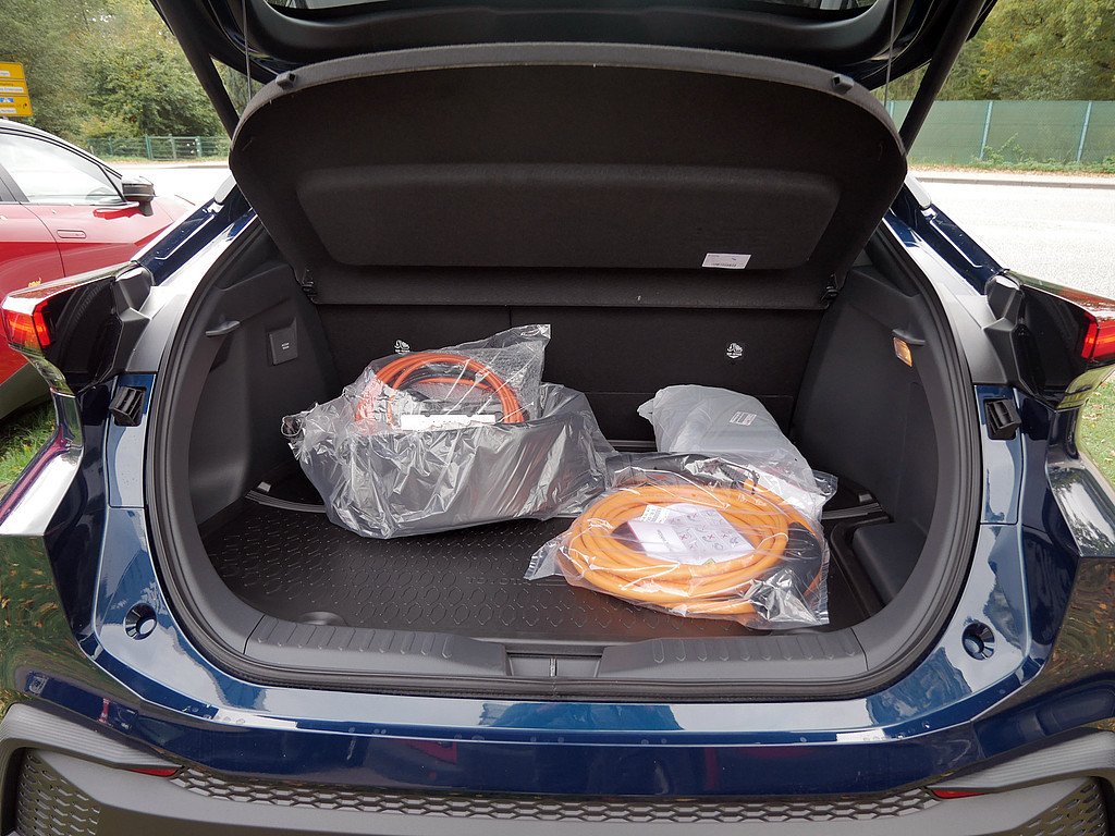 Fahrzeugansicht TOYOTA C-HR 2.0 Plug-In Hybrid FWD Teamplayer - Bild 4