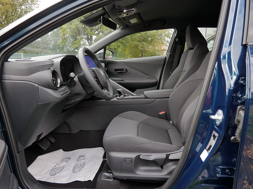 Fahrzeugansicht TOYOTA C-HR 2.0 Plug-In Hybrid FWD Teamplayer - Bild 6