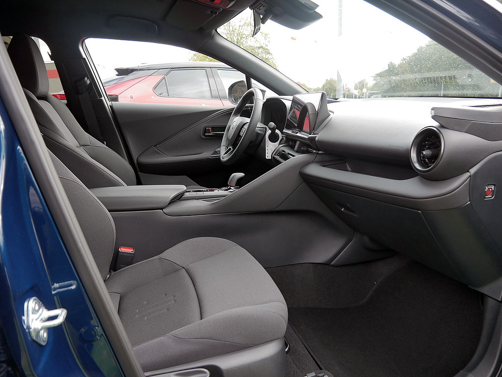 Fahrzeugansicht TOYOTA C-HR 2.0 Plug-In Hybrid FWD Teamplayer - Bild 35