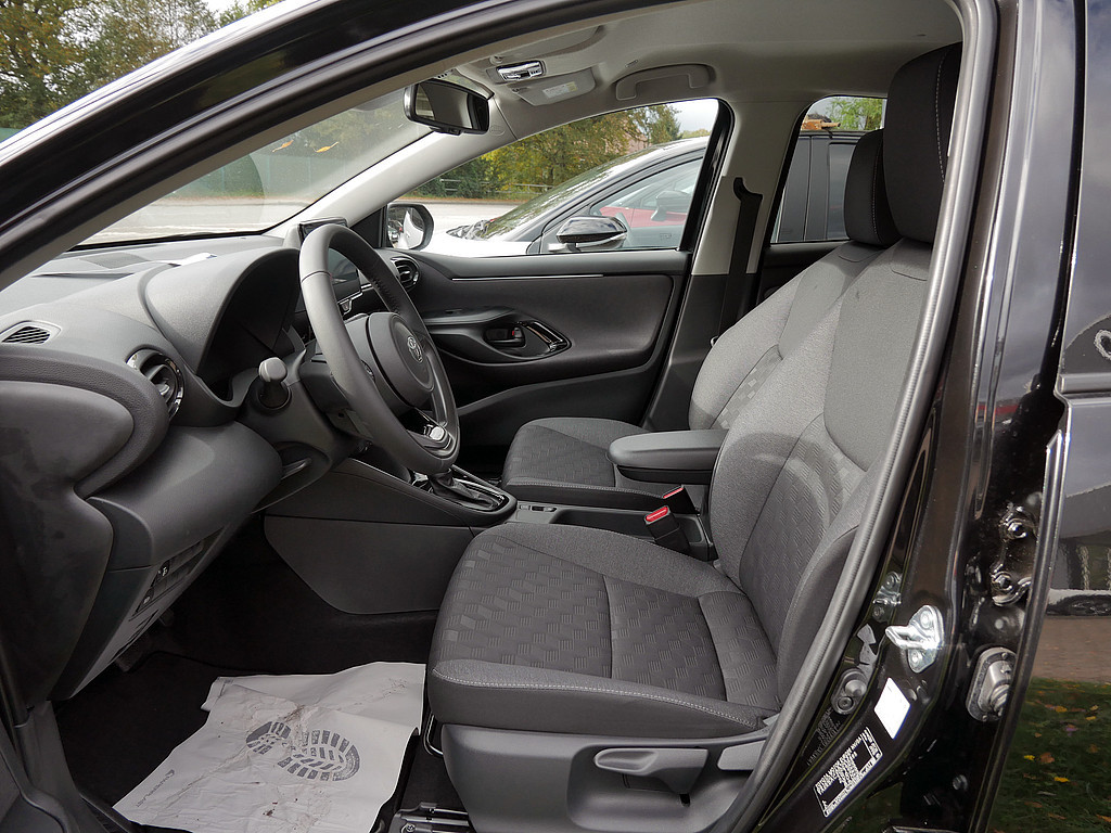 Fahrzeugansicht TOYOTA Yaris Hybrid 1.5 VVT-iE Teamplayer - Bild 4