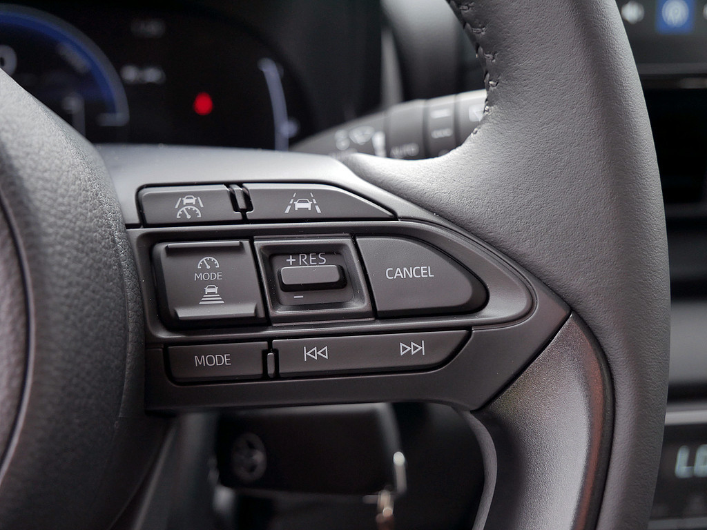 Fahrzeugansicht TOYOTA Yaris Hybrid 1.5 VVT-iE Teamplayer - Bild 17