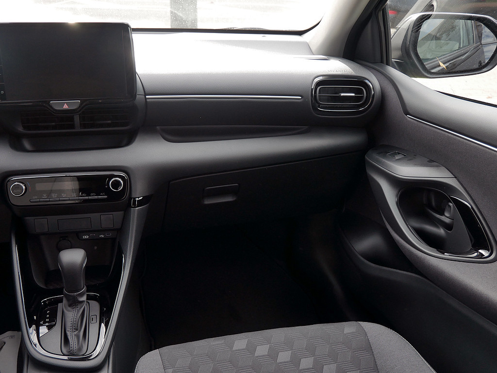 Fahrzeugansicht TOYOTA Yaris Hybrid 1.5 VVT-iE Teamplayer - Bild 31