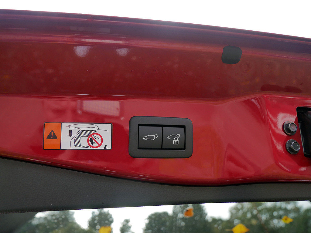 Fahrzeugansicht TOYOTA C-HR 2.0 Plug-In Hybrid FWD Team D - Bild 5