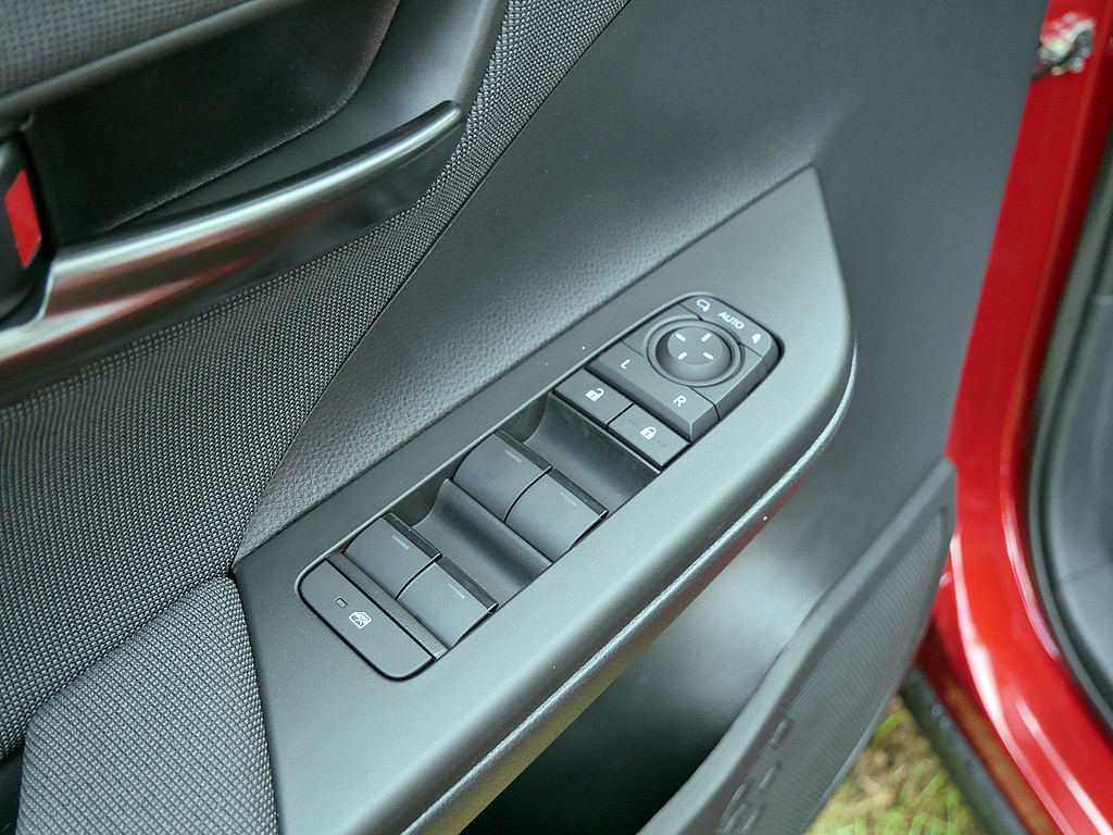 Fahrzeugansicht TOYOTA C-HR 2.0 Plug-In Hybrid FWD Team D - Bild 7