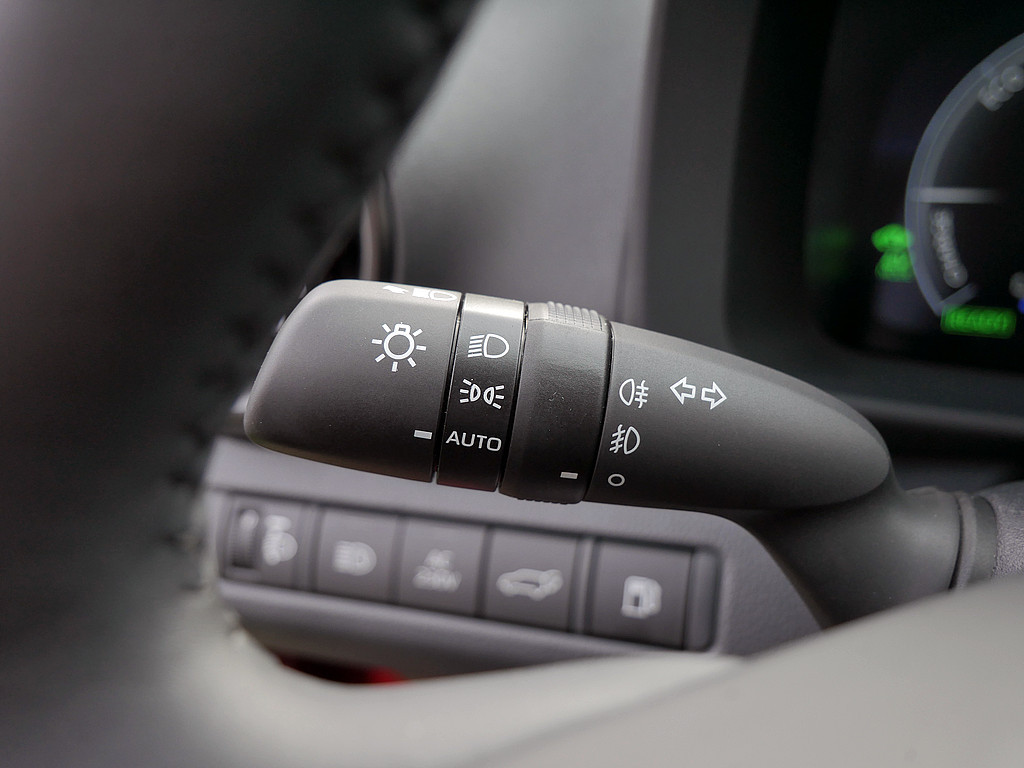 Fahrzeugansicht TOYOTA C-HR 2.0 Plug-In Hybrid FWD Team D - Bild 24