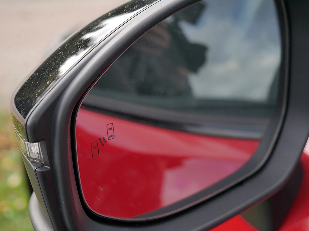 Fahrzeugansicht TOYOTA C-HR 2.0 Plug-In Hybrid FWD Team D - Bild 33