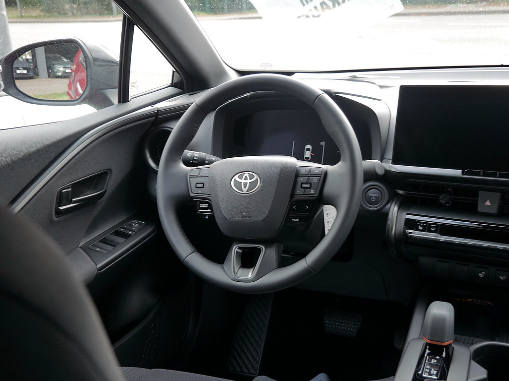 Fahrzeugansicht TOYOTA C-HR 2.0 Plug-In Hybrid FWD Team D - Bild 38