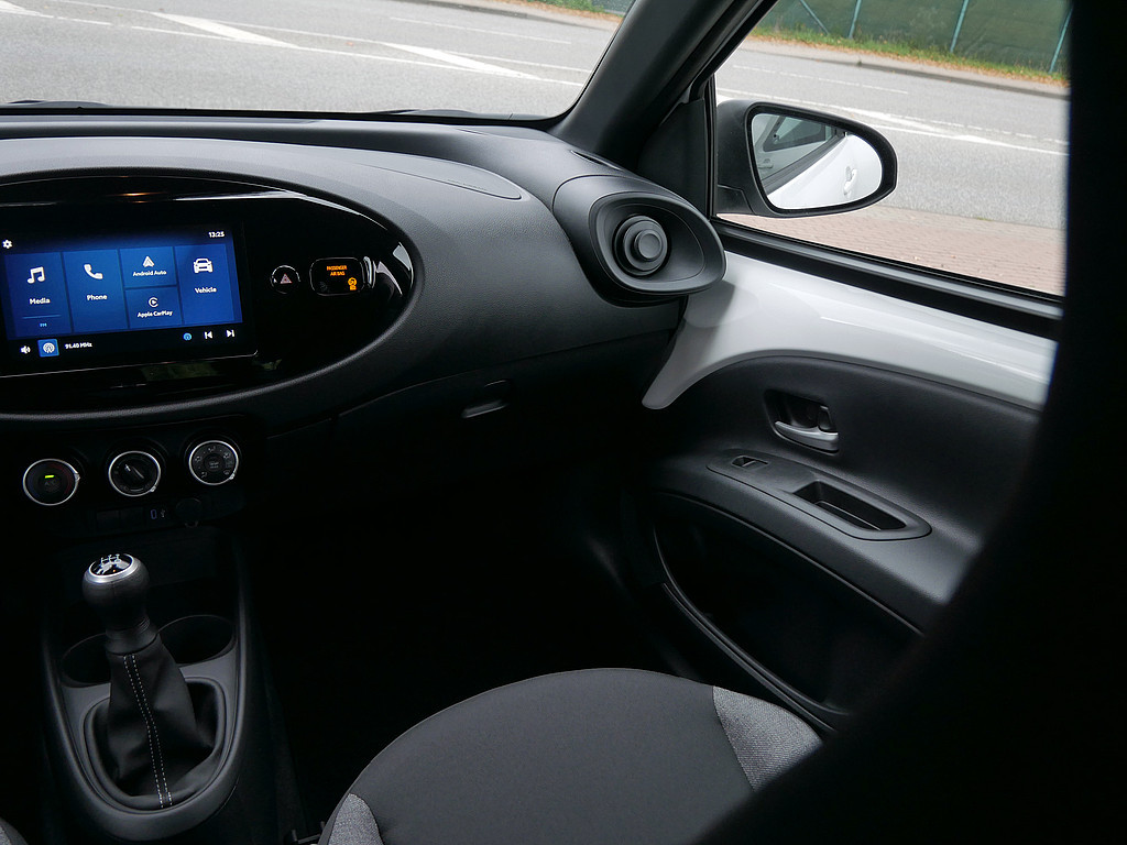 Fahrzeugansicht TOYOTA Aygo X 1.0 Play - Bild 2