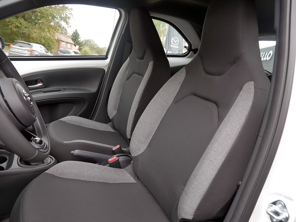 Fahrzeugansicht TOYOTA Aygo X 1.0 Play - Bild 7