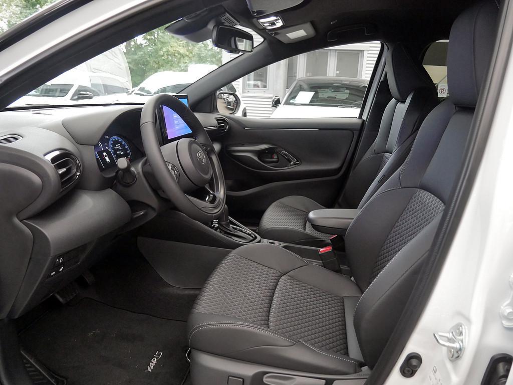 Fahrzeugansicht TOYOTA Yaris Hybrid 1.5 VVT-i Style Plus - Bild 2