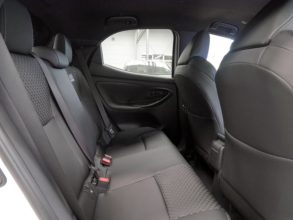 Fahrzeugansicht TOYOTA Yaris Hybrid 1.5 VVT-i Style Plus - Bild 5