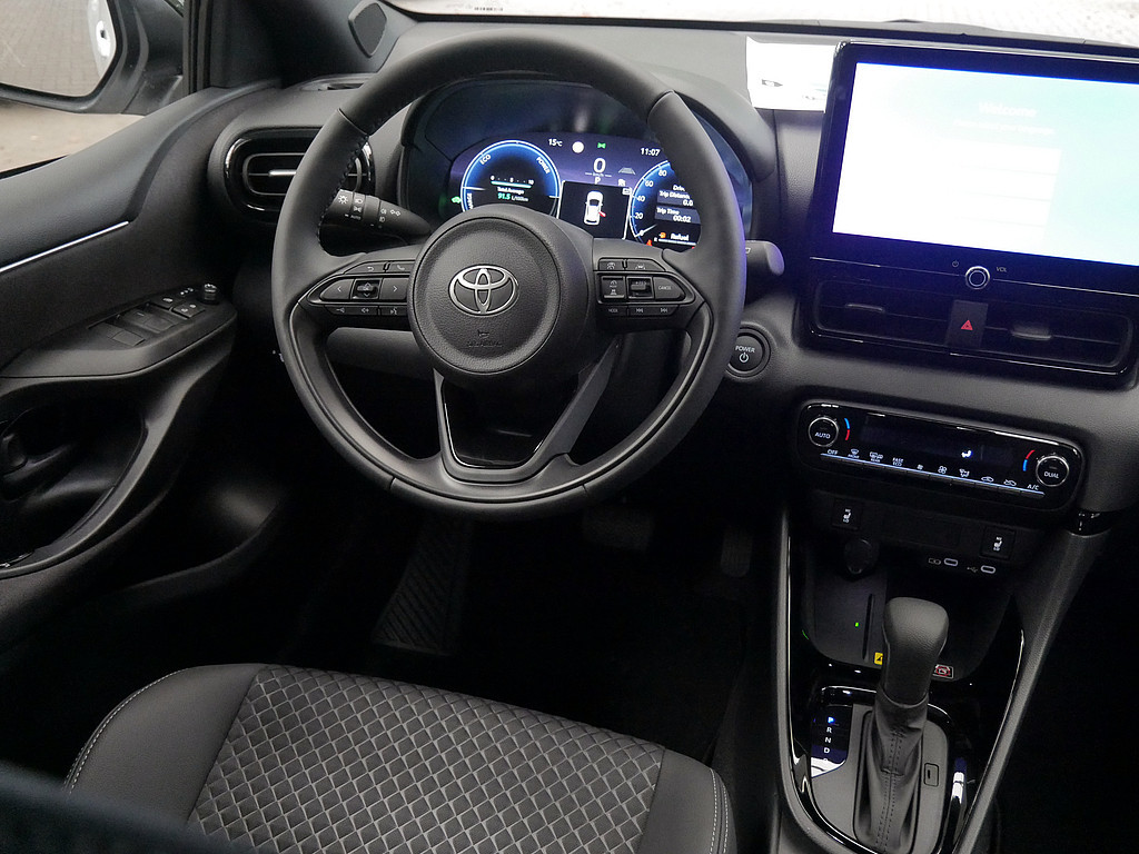 Fahrzeugansicht TOYOTA Yaris Hybrid 1.5 VVT-i Style Plus - Bild 7