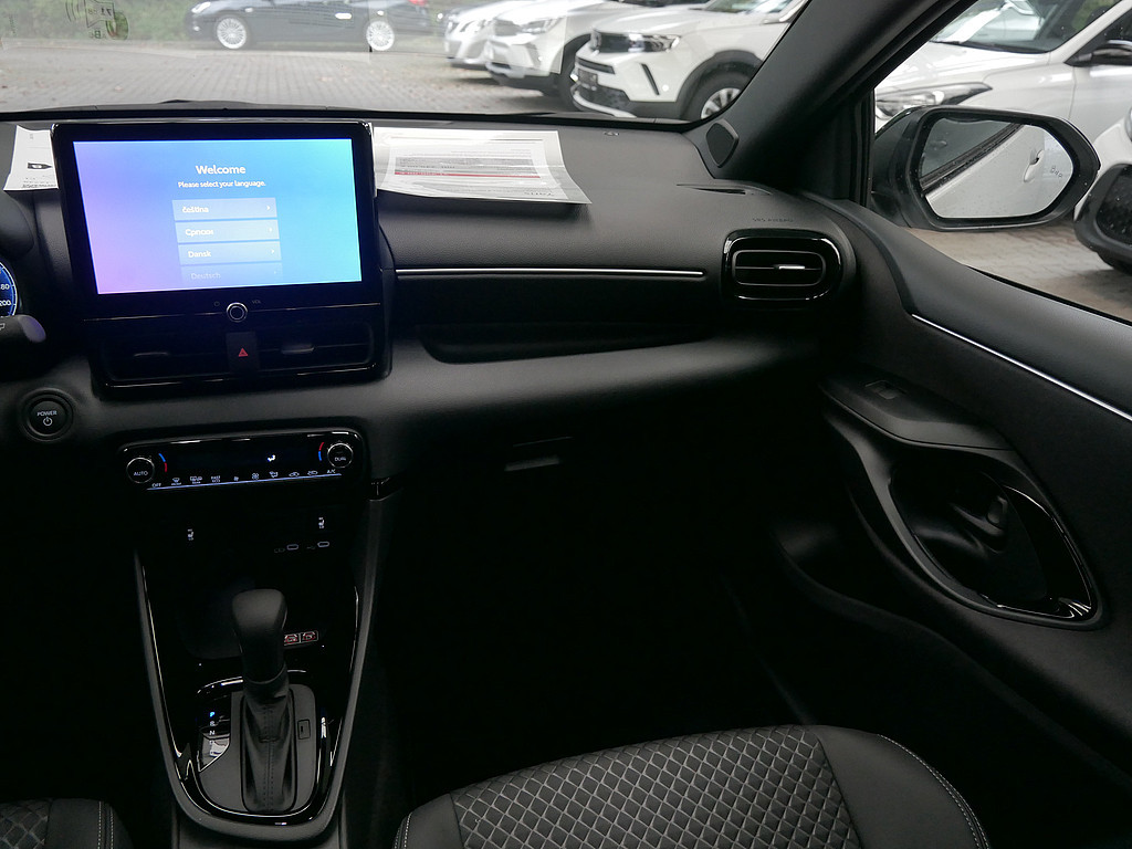 Fahrzeugansicht TOYOTA Yaris Hybrid 1.5 VVT-i Style Plus - Bild 8