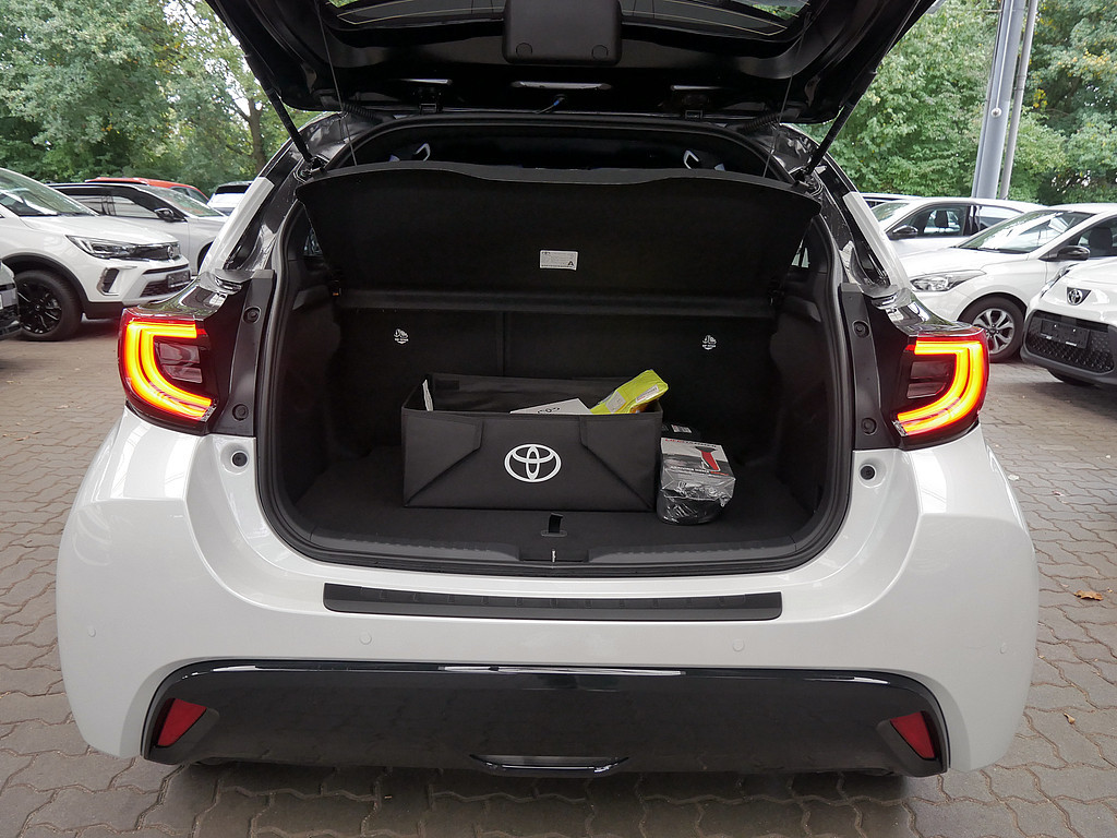 Fahrzeugansicht TOYOTA Yaris Hybrid 1.5 VVT-i Style Plus - Bild 9