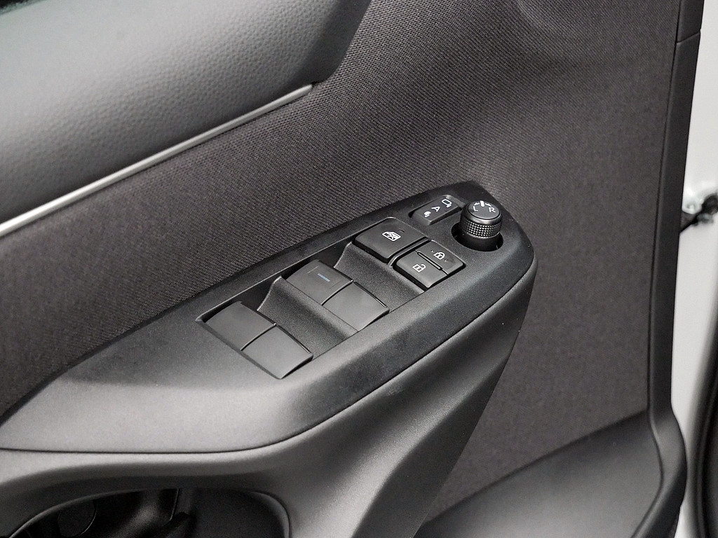 Fahrzeugansicht TOYOTA Yaris Hybrid 1.5 VVT-i Style Plus - Bild 10