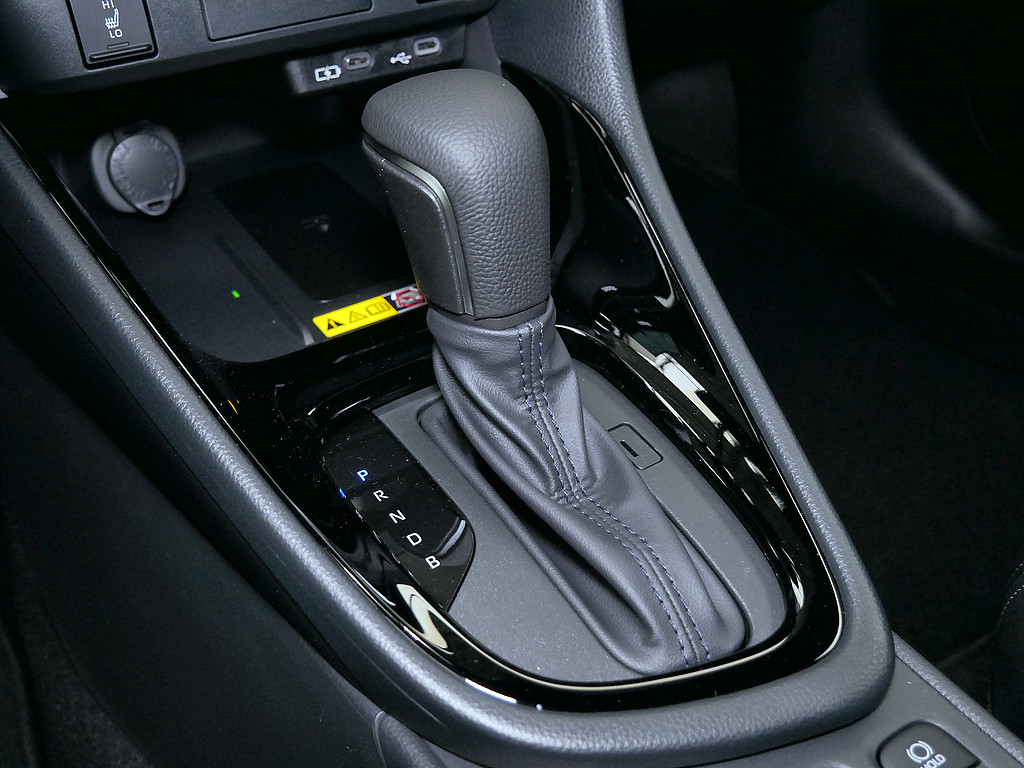 Fahrzeugansicht TOYOTA Yaris Hybrid 1.5 VVT-i Style Plus - Bild 22