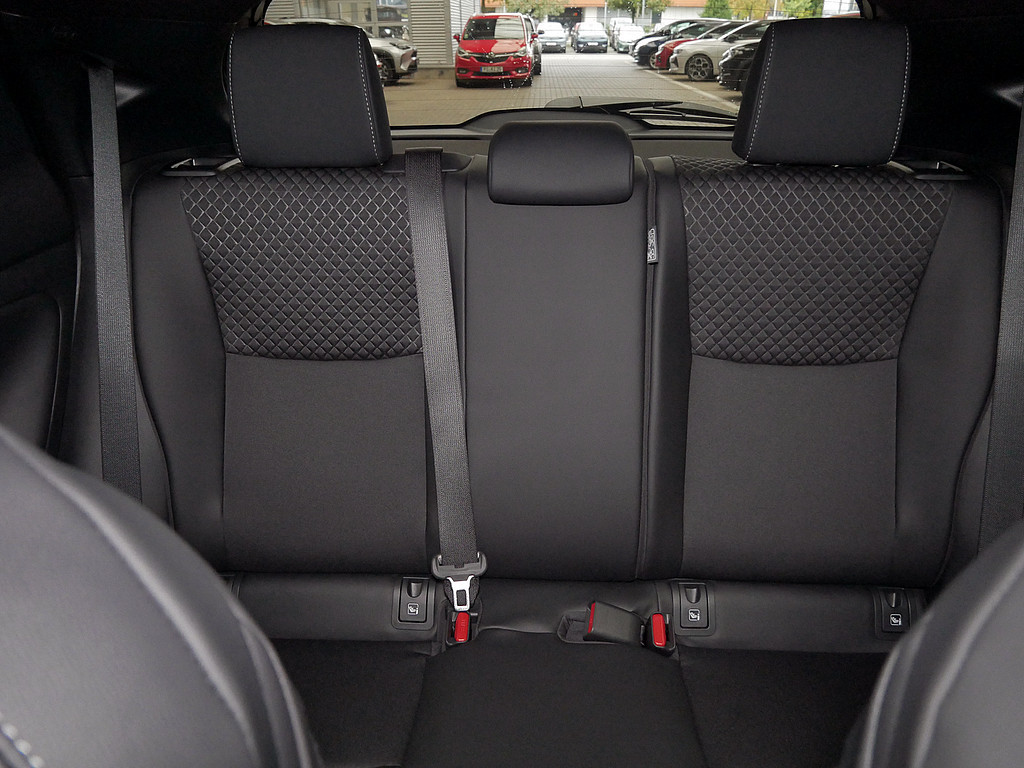 Fahrzeugansicht TOYOTA Yaris Hybrid 1.5 VVT-i Style Plus - Bild 32