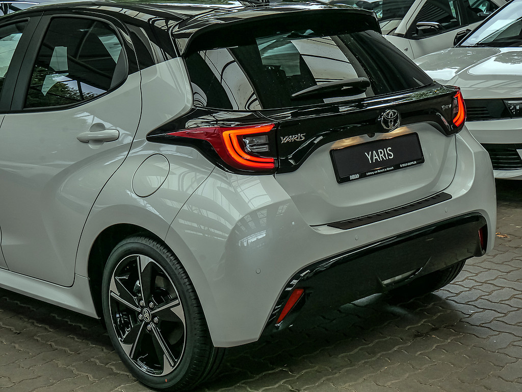 Fahrzeugansicht TOYOTA Yaris Hybrid 1.5 VVT-i Style Plus - Bild 37