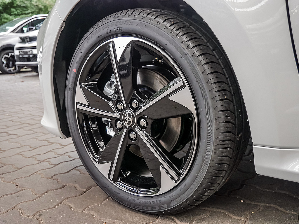 Fahrzeugansicht TOYOTA Yaris Hybrid 1.5 VVT-i Style Plus - Bild 44