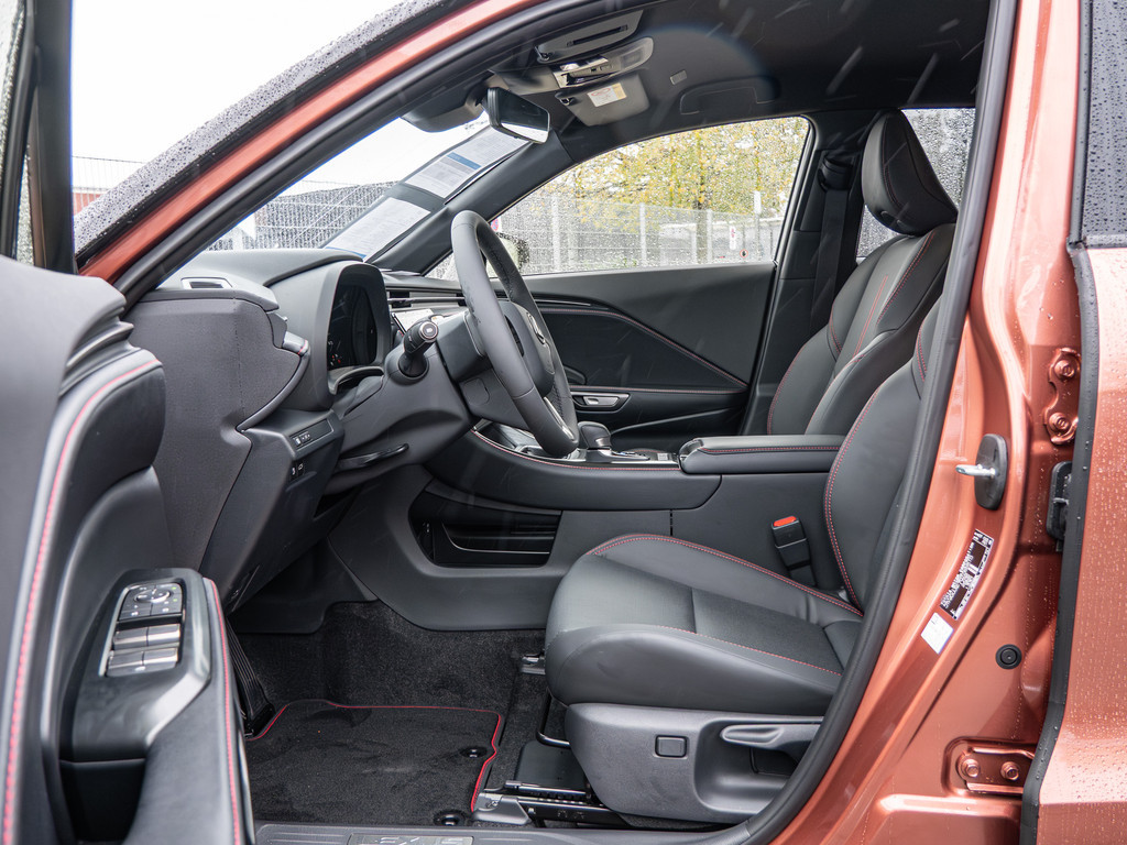 Fahrzeugansicht LEXUS LBX Emotion - Bild 3