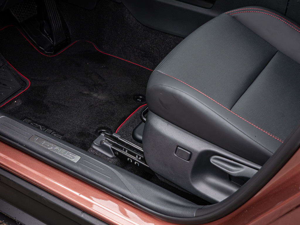 Fahrzeugansicht LEXUS LBX Emotion - Bild 31