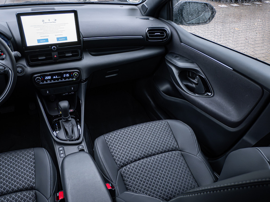 Fahrzeugansicht TOYOTA Yaris Hybrid Style Plus - Bild 10