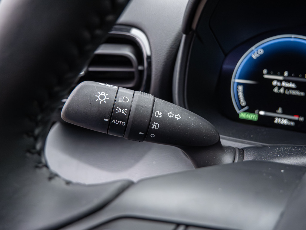 Fahrzeugansicht TOYOTA Yaris Hybrid Style Plus - Bild 28