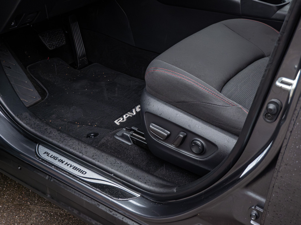 Fahrzeugansicht TOYOTA RAV4 2.5 Plug-in Hybrid 4x4 - Bild 37