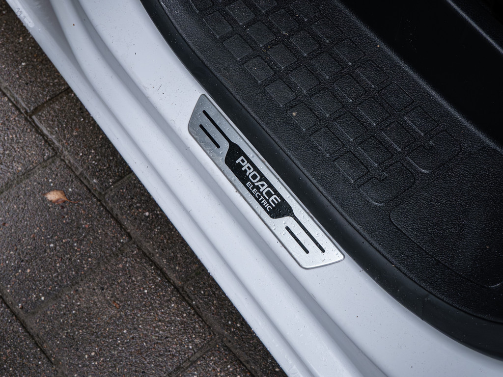 Fahrzeugansicht TOYOTA Proace L1 Electric Meister - Bild 26