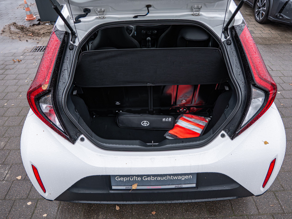 Fahrzeugansicht TOYOTA Aygo X 1.0 - Bild 6