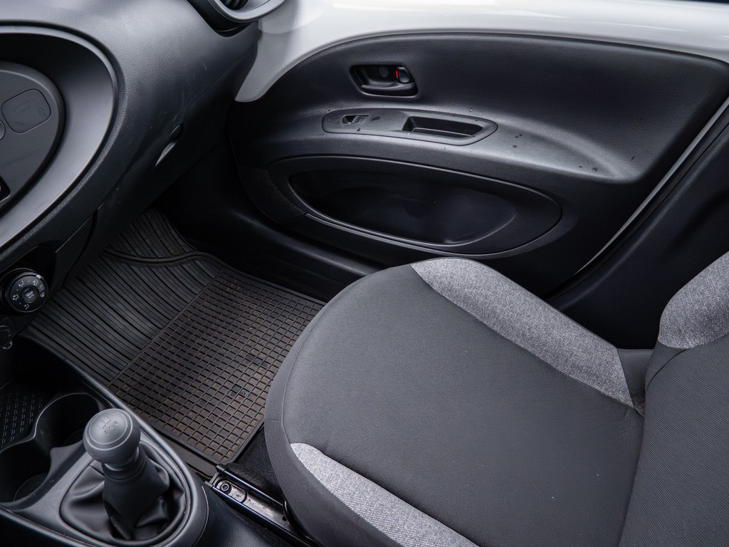 Fahrzeugansicht TOYOTA Aygo X 1.0 - Bild 15