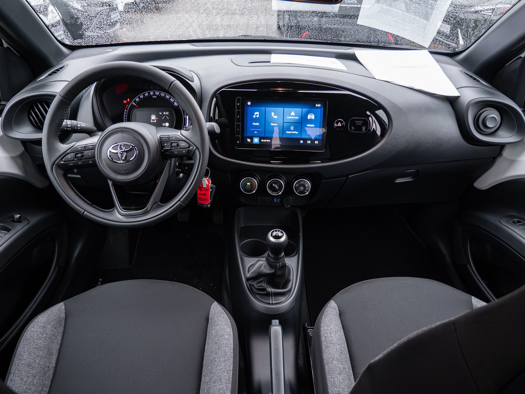 Fahrzeugansicht TOYOTA Aygo X 1.0 Play - Bild 2