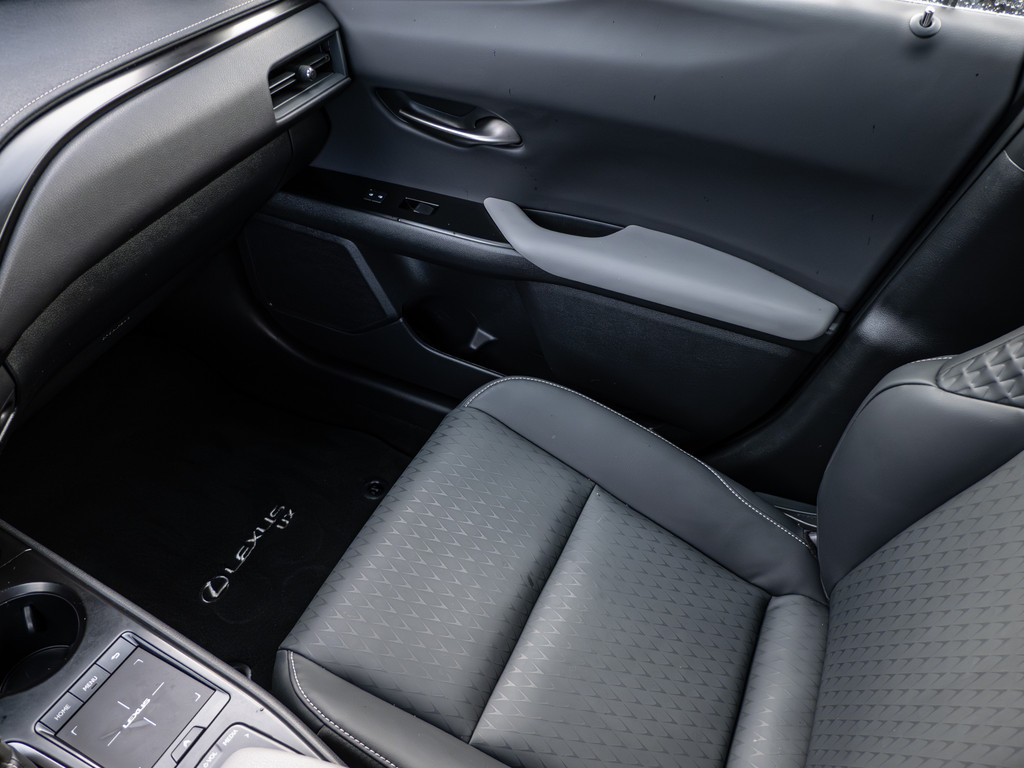 Fahrzeugansicht LEXUS UX 250 h Style+ - Bild 20