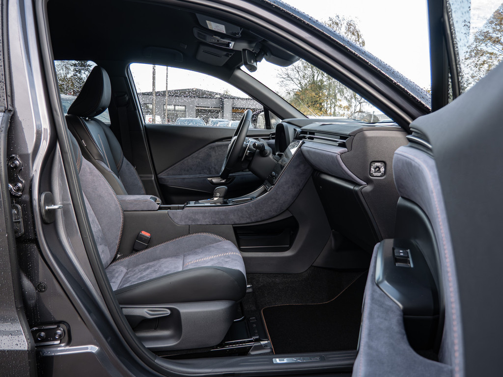 Fahrzeugansicht LEXUS LBX Cool - Bild 3