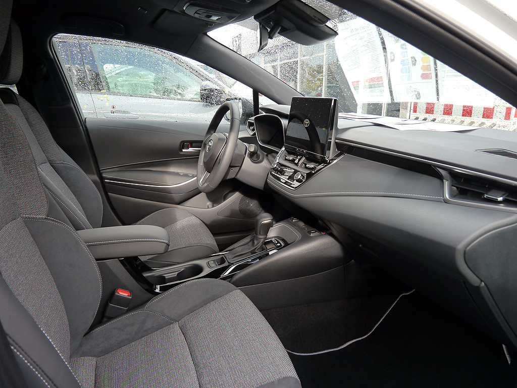 Fahrzeugansicht TOYOTA Corolla 1.8 Hybrid Teamplayer - Bild 29