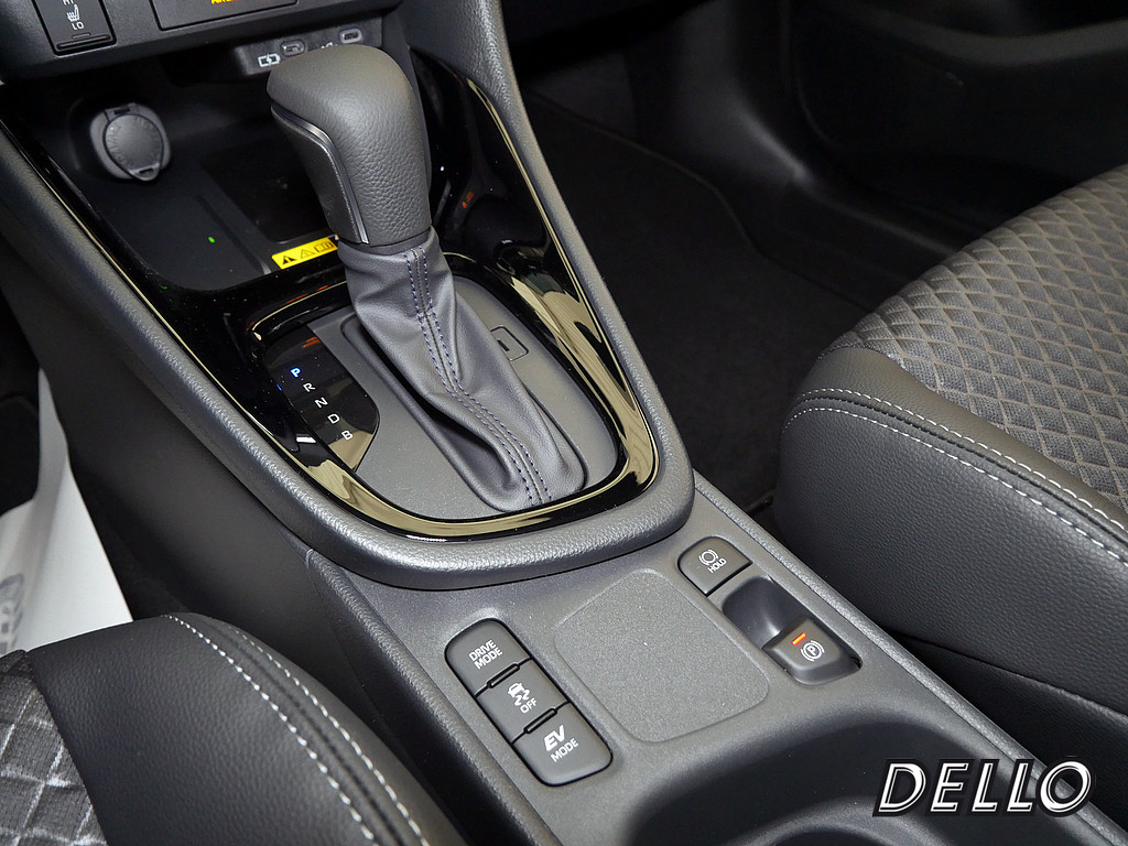 Fahrzeugansicht TOYOTA Yaris Hybrid 1.5 VVT-i Style Plus - Bild 18