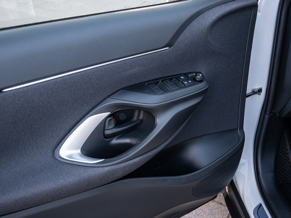 Fahrzeugansicht TOYOTA Yaris Cross Hybrid Team D - Bild 36