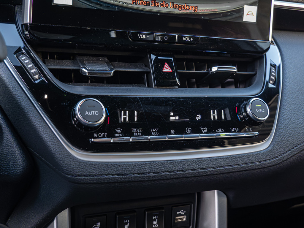 Fahrzeugansicht TOYOTA Corolla Cross 2.0 VVT-i Hybrid Team Deutschland - Bild 16