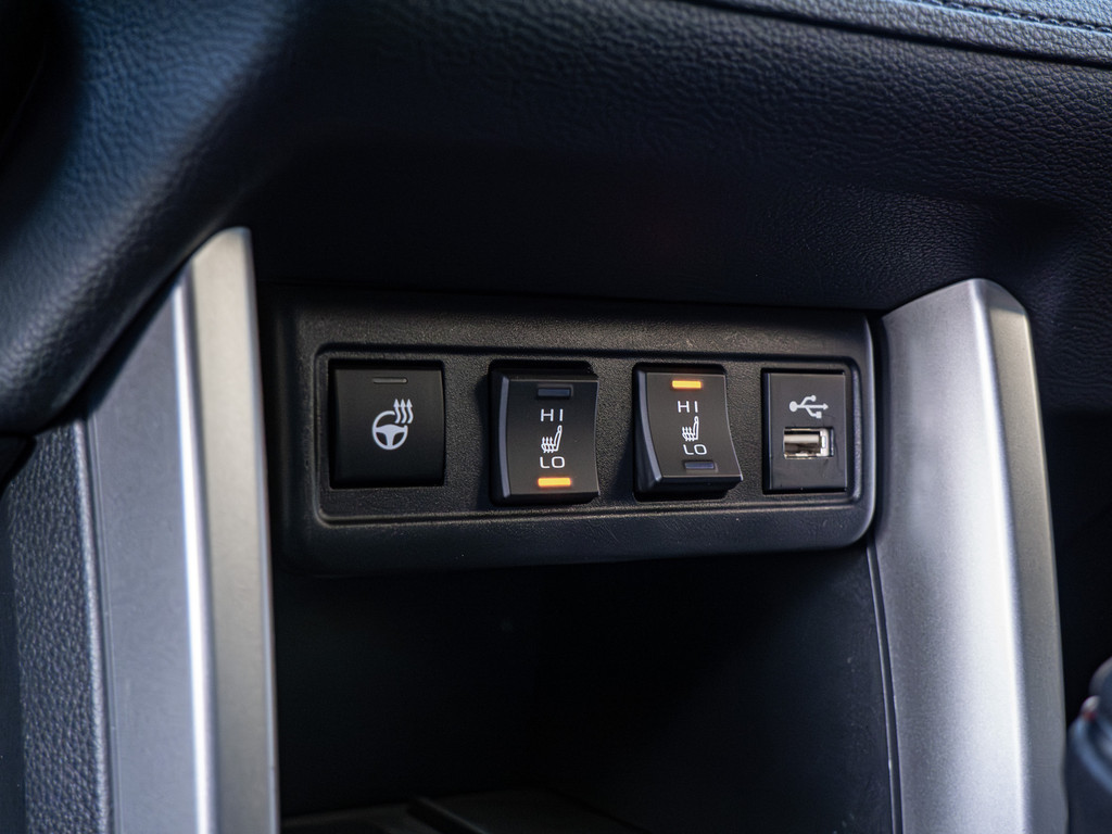 Fahrzeugansicht TOYOTA Corolla Cross 2.0 VVT-i Hybrid Team Deutschland - Bild 17