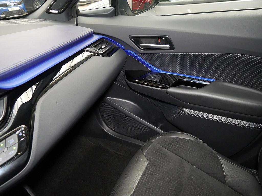 Fahrzeugansicht TOYOTA C-HR 2.0 Hybrid Style Selection - Bild 17