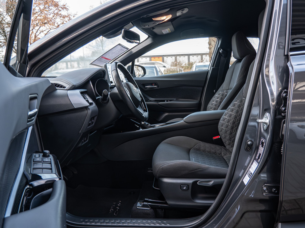 Fahrzeugansicht TOYOTA C-HR 2.0 Hybrid Team D - Bild 6