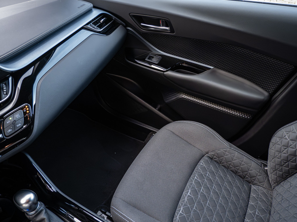 Fahrzeugansicht TOYOTA C-HR 2.0 Hybrid Team D - Bild 22