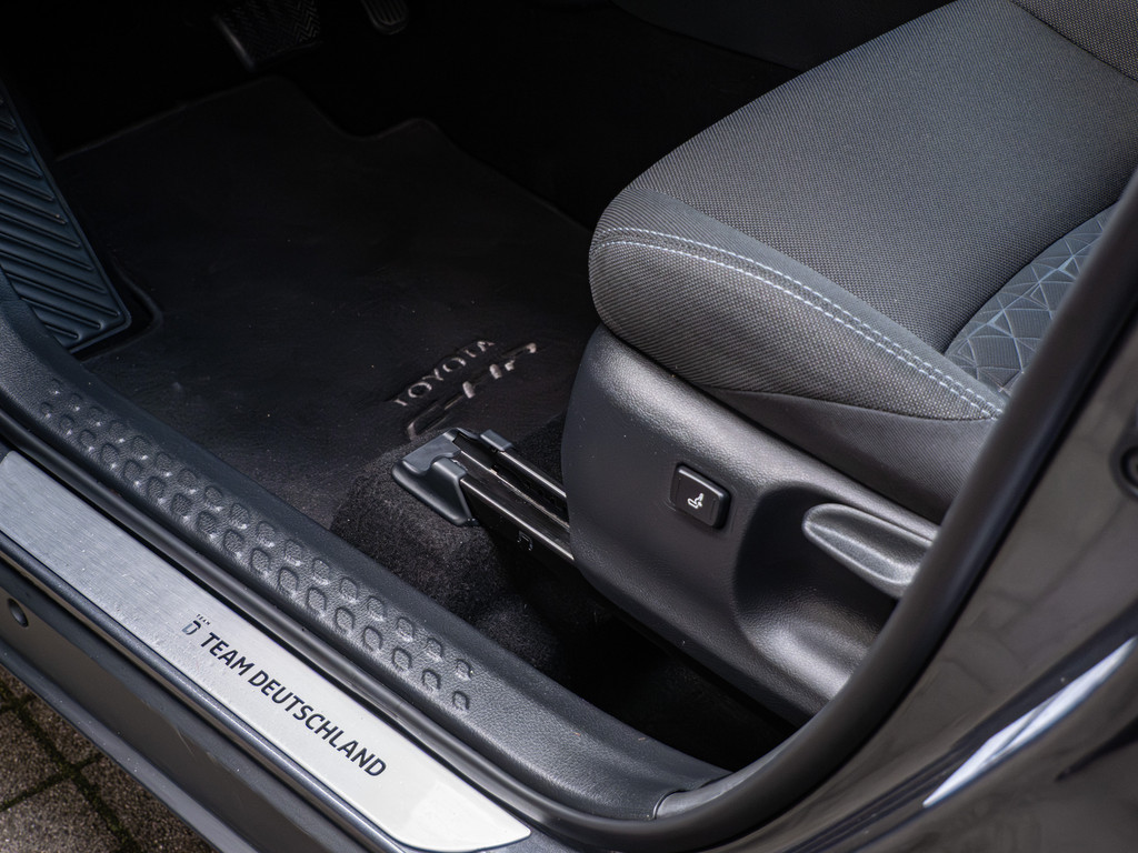 Fahrzeugansicht TOYOTA C-HR 2.0 Hybrid Team D - Bild 37