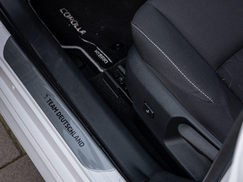 Fahrzeugansicht TOYOTA Corolla Touring Sports 1.8 Hybrid Team D - Bild 31